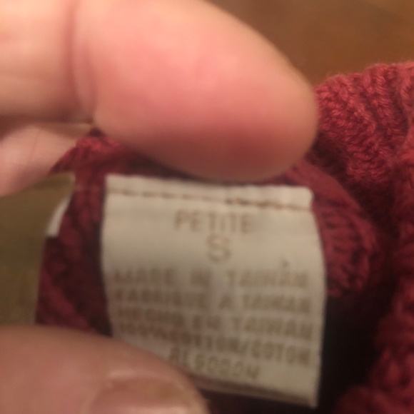 Liz Claiborne petite small pink sweater. Rarely worn if it all - Picture 3 of 7